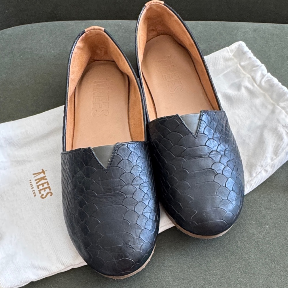 TKEES Black Snake-Embossed Slip-On Flats